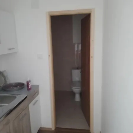 Yellow Hill Batinac * Cuprija