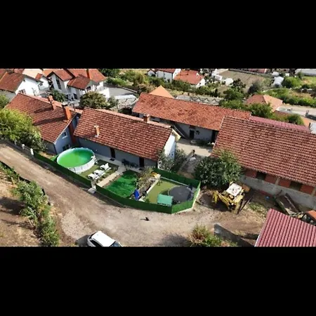 Yellow Hill Batinac Apartman