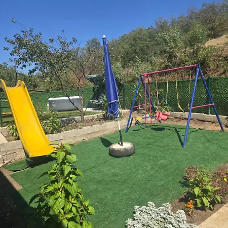 Yellow Hill Batinac * Cuprija